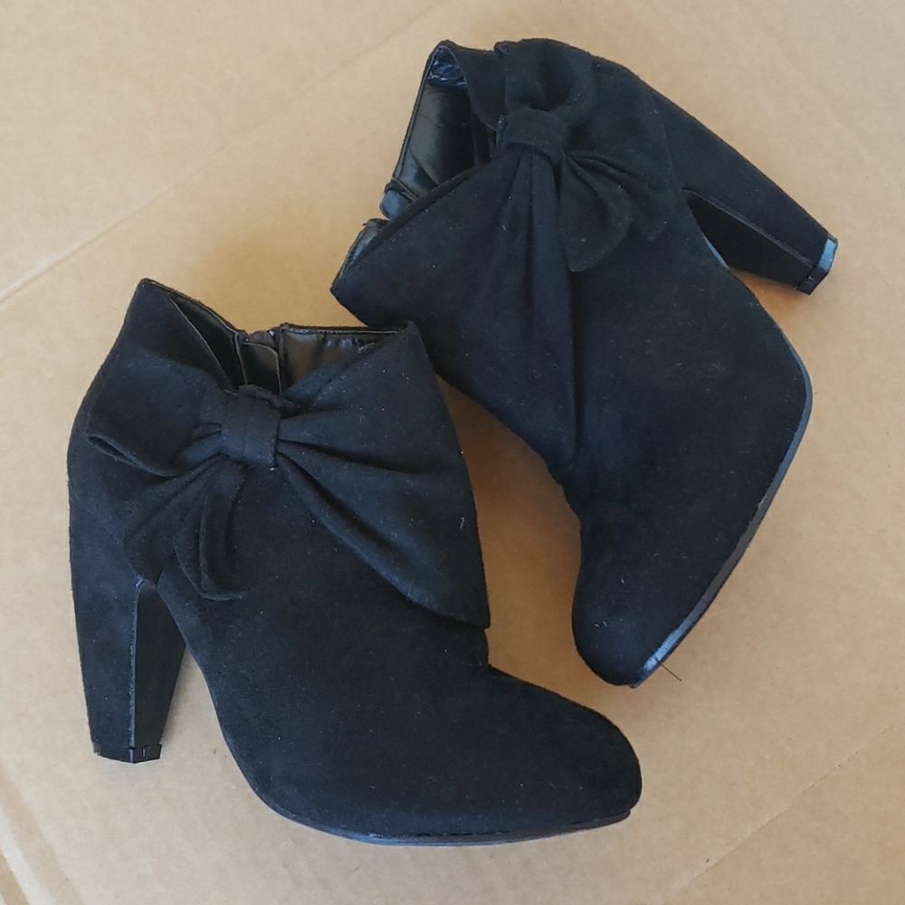 Ankle boots with Bow